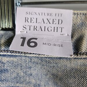 Signature Fit Relaxed Straight Woman's Jeans - Blue